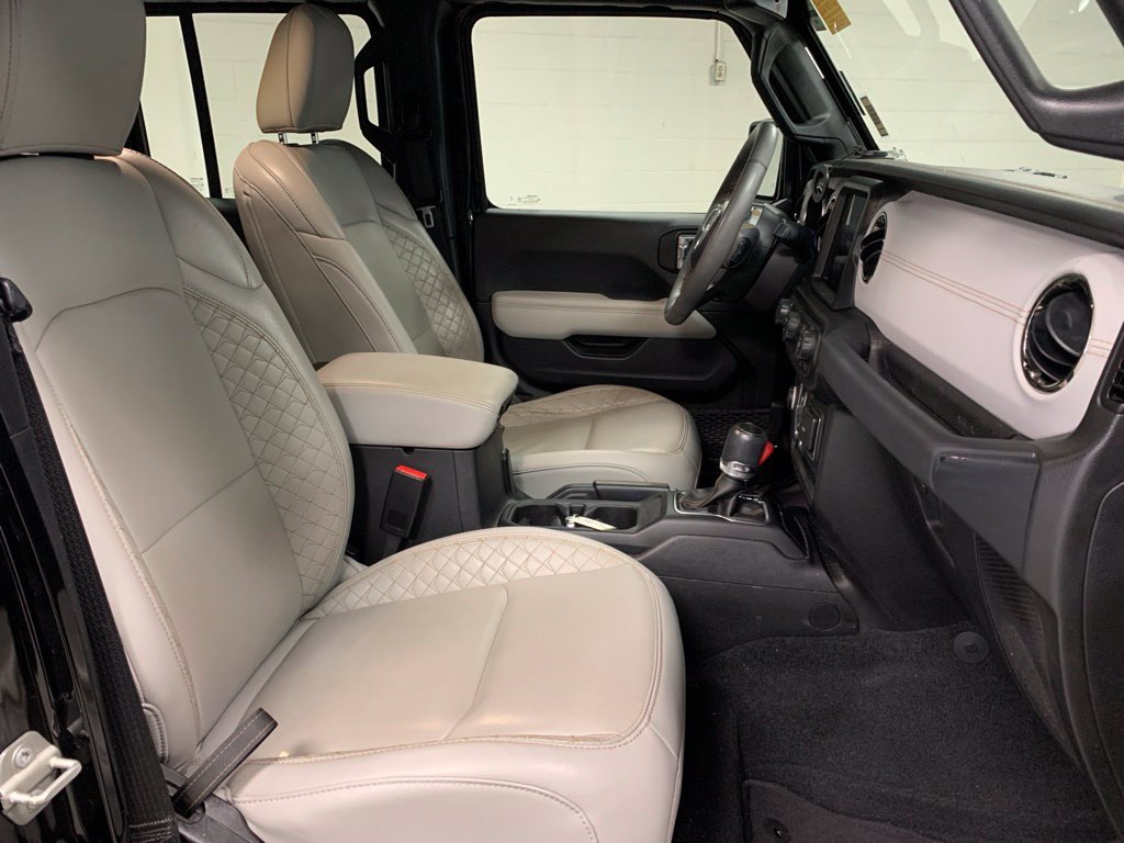 Used 2023 Jeep Wrangler Unlimited Sahara AWD/4WD image 7