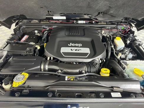 Used 2017 Jeep Wrangler Unlimited Rubicon w/ Cold Weather Group AWD/4WD image 25