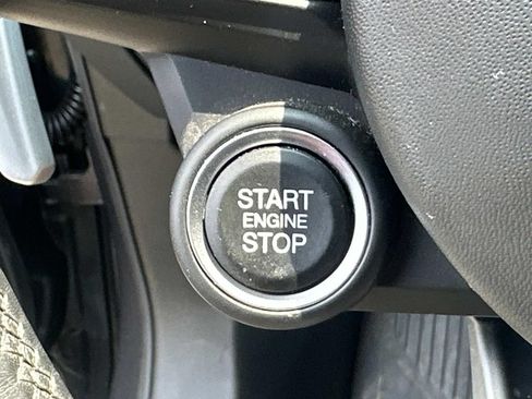 Used 2022 Alfa Romeo Stelvio Veloce AWD/4WD image 25