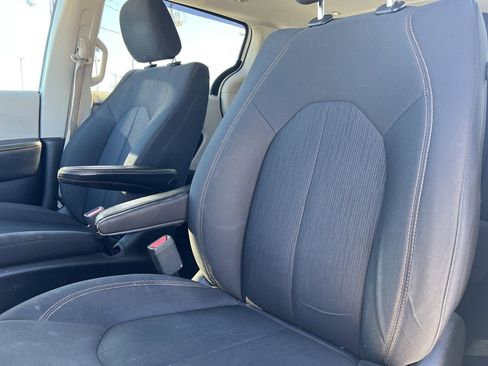 Used 2017 Chrysler Pacifica Touring image 20