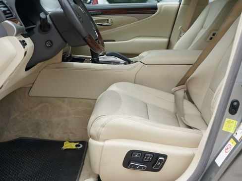 Used 2017 Lexus LS 460 w/ Comfort Package RWD image 8