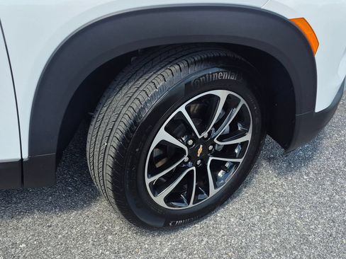 Used 2025 Chevrolet TrailBlazer LT AWD/4WD image 3