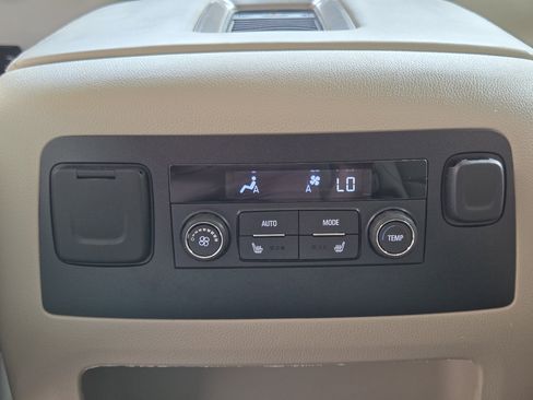 Used 2020 GMC Yukon XL Denali image 32