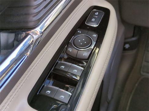 Used 2020 Lincoln Corsair Standard w/ Equipment Group 101A image 22