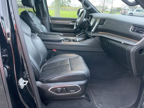 Used 2024 Jeep Wagoneer L Series II w/ Flexible Seating Group image 16