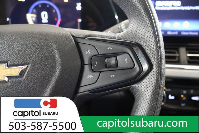 Used 2025 Chevrolet Trax LT FWD image 17