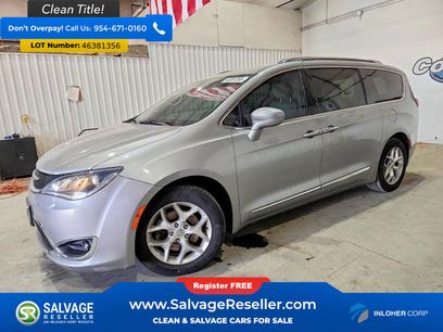 Used 2018 Chrysler Pacifica Touring-L w/ Tire & Wheel Group