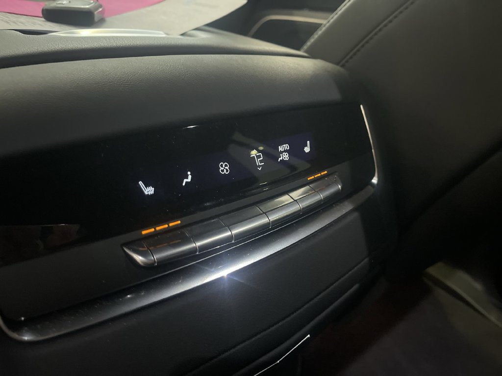 Used 2024 Cadillac Escalade Premium Luxury AWD/4WD image 30