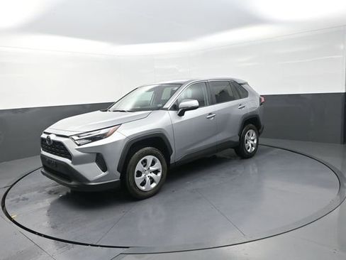 Used 2025 Toyota RAV4 LE AWD/4WD image 31
