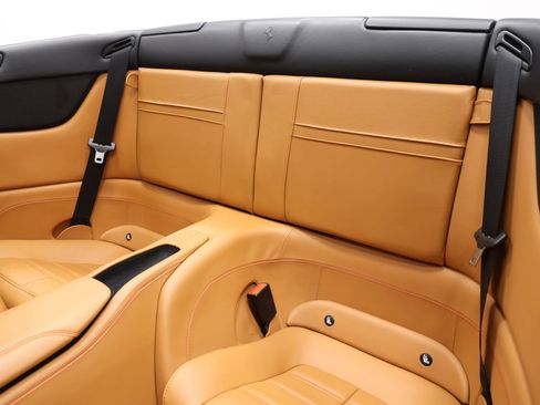 Used 2015 Ferrari California T image 3