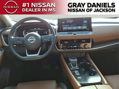Used 2024 Nissan Rogue Platinum w/ Platinum Premium Package FWD image 10
