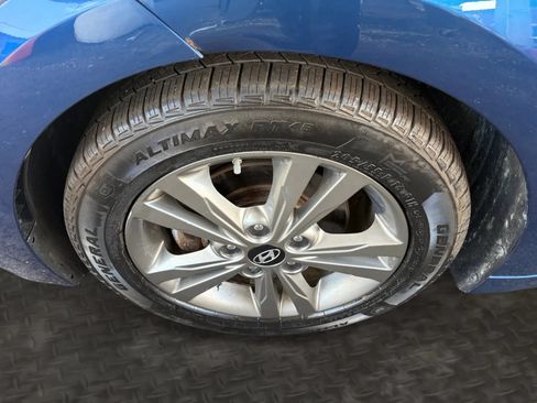 Used 2017 Hyundai Elantra SE FWD image 33