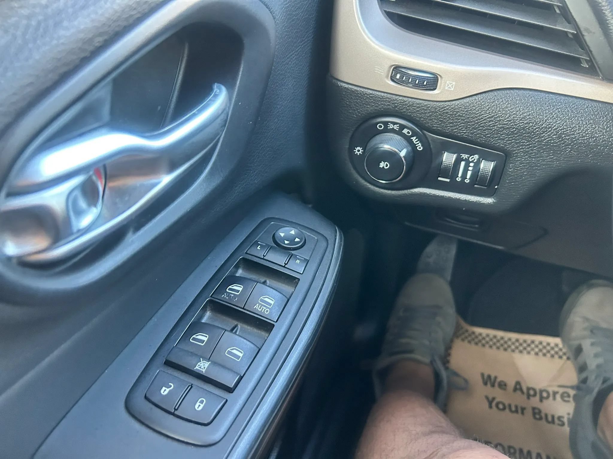 Used 2015 Jeep Cherokee Limited FWD image 20