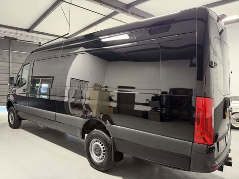 Used 2022 Mercedes-Benz Sprinter 2500 image 8