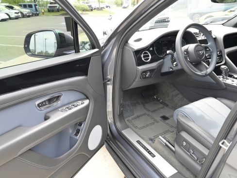 Used 2021 Bentley Bentayga V8 image 15