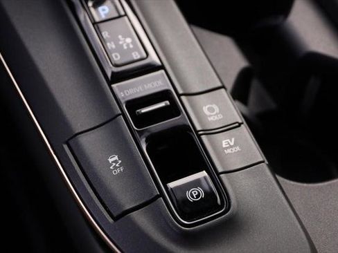 Certified 2023 Toyota Crown image 18