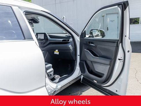 Used 2026 Toyota Highlander XLE AWD/4WD image 18