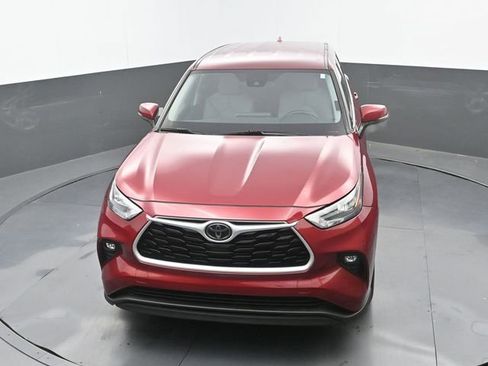 Used 2020 Toyota Highlander LE image 28