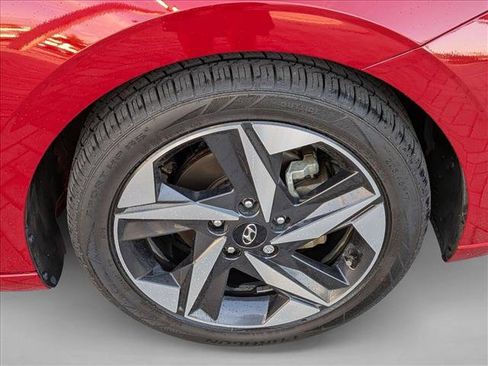 Used 2021 Hyundai Elantra Limited image 20