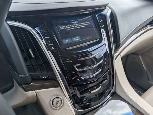 Used 2018 Cadillac Escalade ESV Luxury image 22