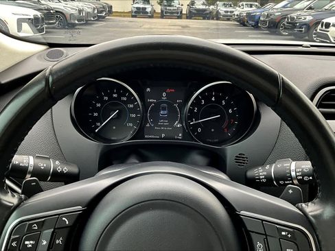 Used 2018 Jaguar F-PACE Premium image 25