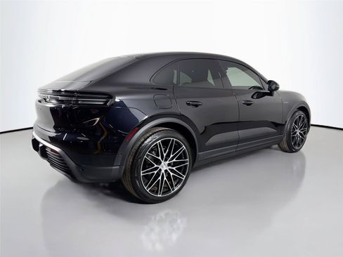 Certified 2026 Porsche Macan 4 Electric RWD image 7
