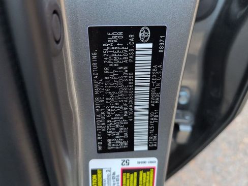 Used 2025 Toyota Camry SE image 32