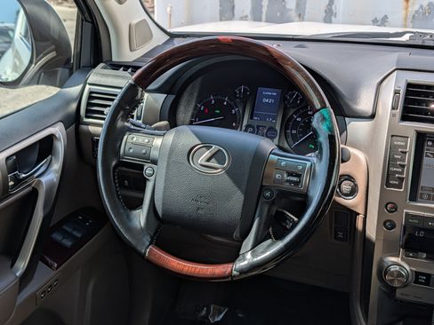 Used 2018 Lexus GX 460 Premium w/ Premium Package AWD/4WD image 16