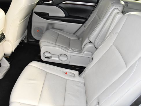 Used 2016 Toyota Highlander Limited w/ Driver Technology Package AWD/4WD image 48