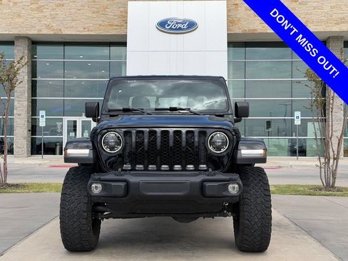 Used 2023 Jeep Gladiator Sport AWD/4WD image 2
