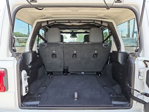Used 2025 Jeep Wrangler Unlimited Sahara AWD/4WD image 27