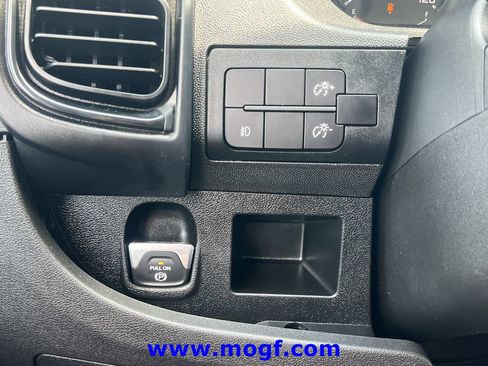 Used 2025 RAM ProMaster 2500 w/ Convenience Group FWD image 15
