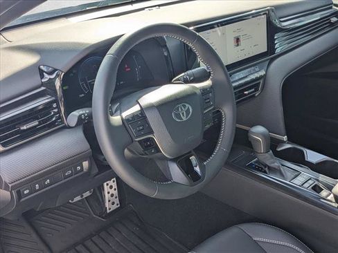 Used 2025 Toyota Camry SE FWD image 10