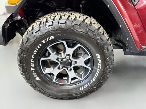Used 2021 Jeep Wrangler Unlimited Rubicon AWD/4WD image 38