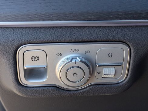 Used 2025 Mercedes-Benz GLE 350 4MATIC w/ AMG Line Exterior image 32