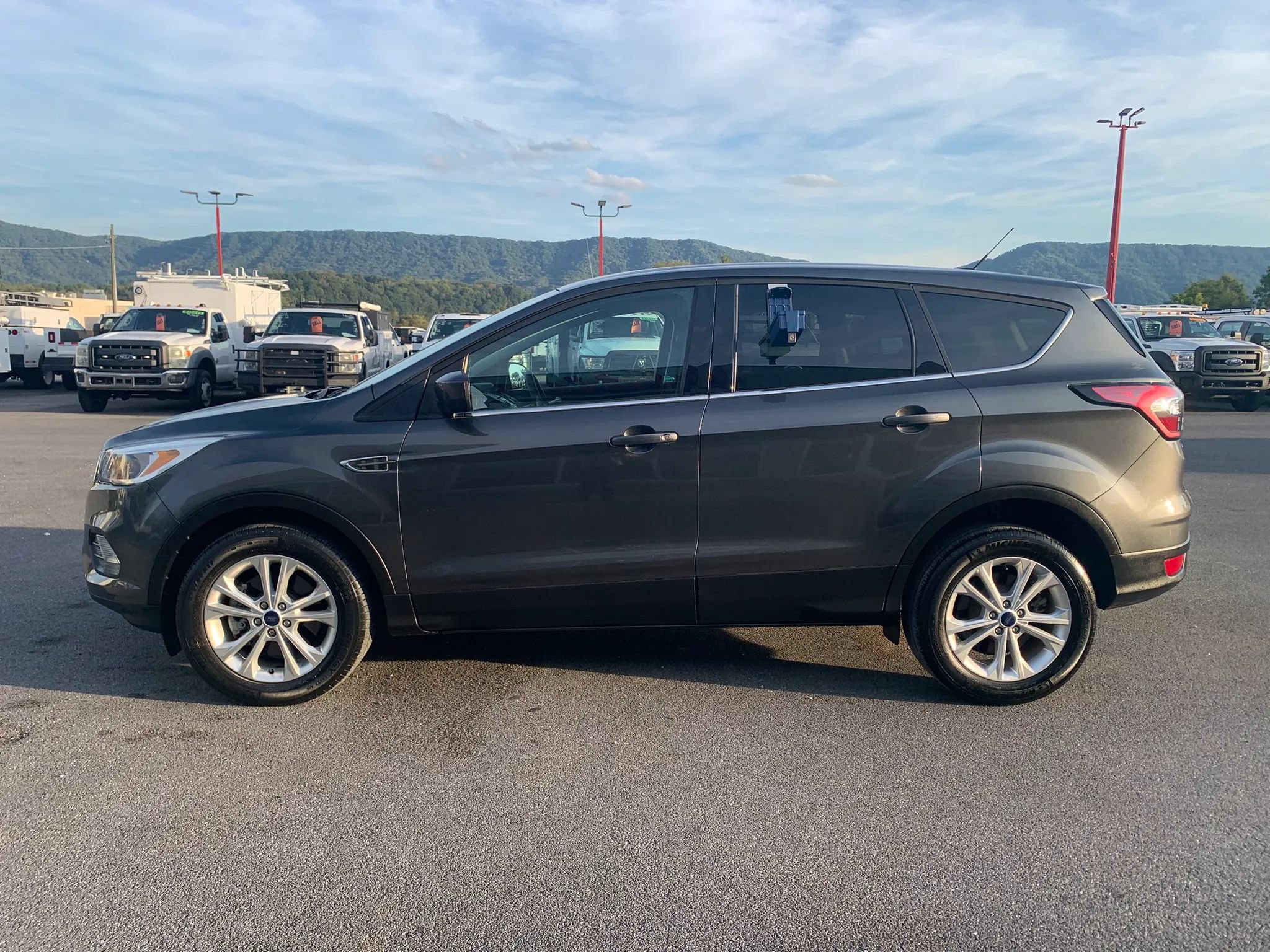 Used 2017 Ford Escape SE AWD/4WD image 5