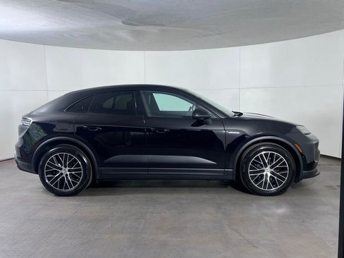 Certified 2025 Porsche Macan Electric image 8