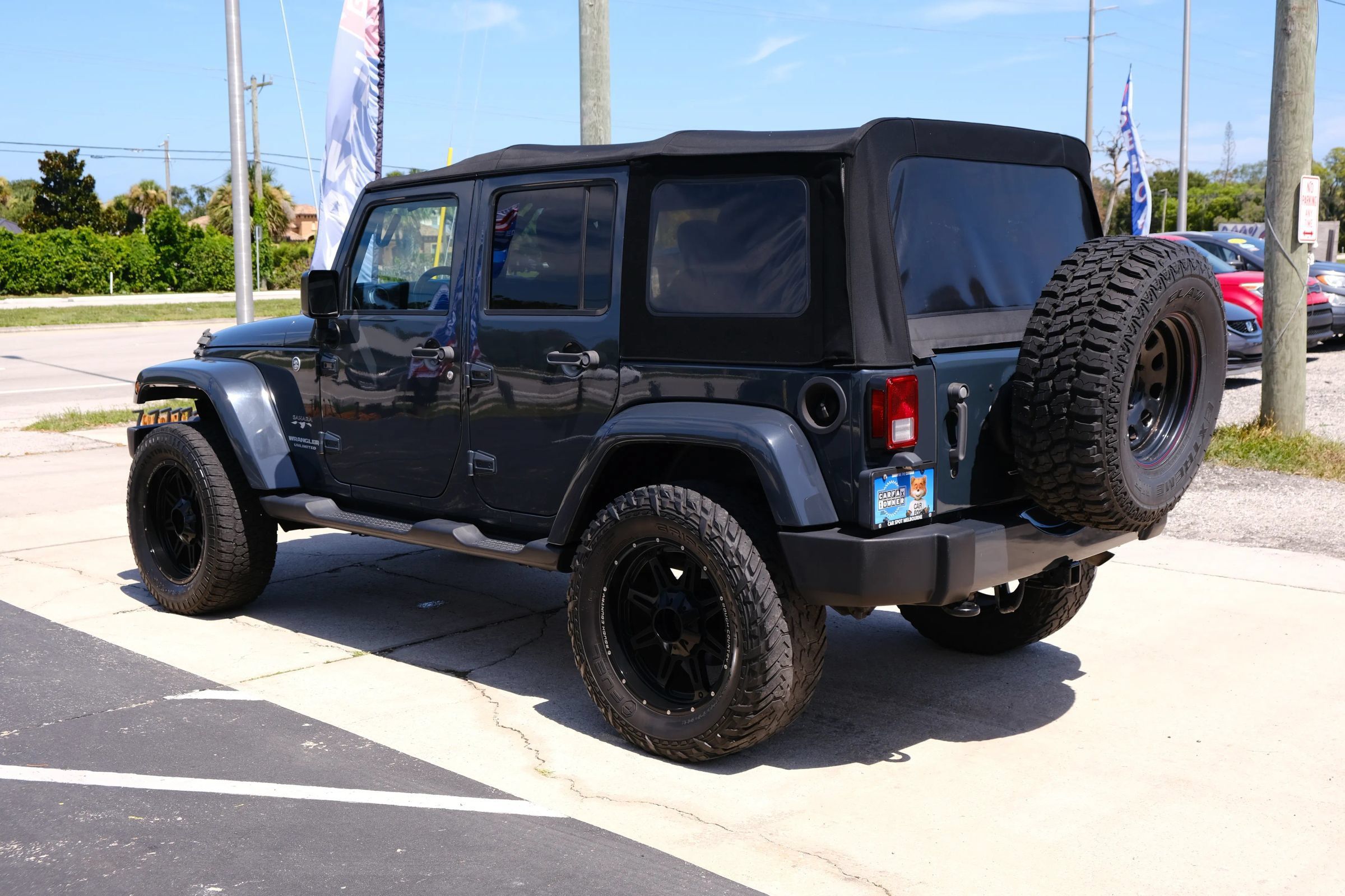 Used 2017 Jeep Wrangler Unlimited Sahara w/ Connectivity Group AWD/4WD image 7