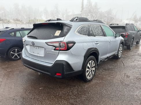 Used 2023 Subaru Outback Premium image 5