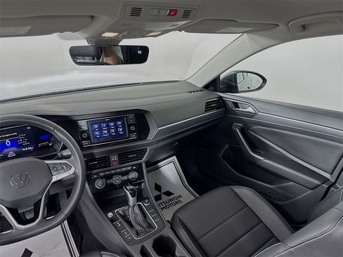 Used 2024 Volkswagen Jetta SE image 23