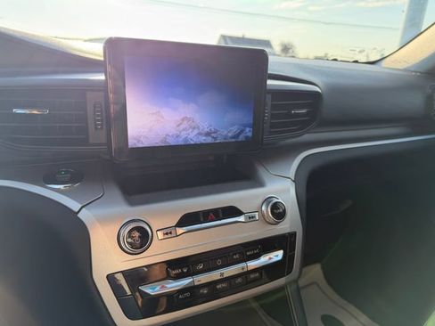 Used 2021 Ford Explorer XLT w/ Class III Trailer Tow Package AWD/4WD image 16