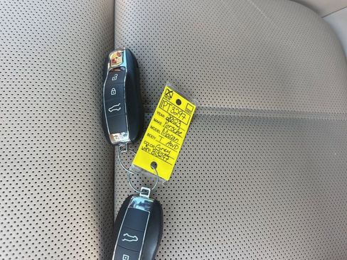 Used 2023 Porsche Macan Turbo image 38