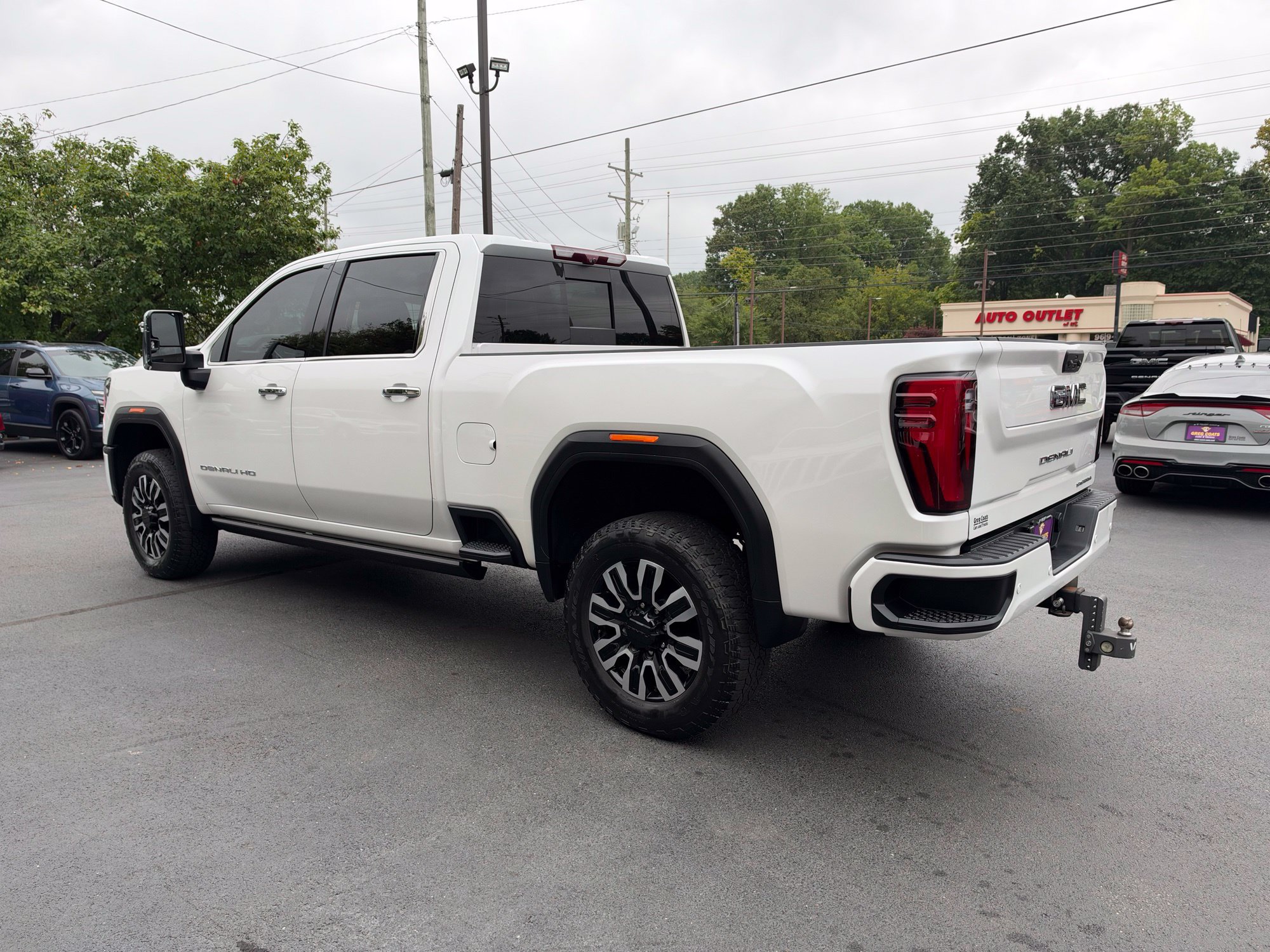 Used 2024 GMC Sierra 2500 Denali Ultimate AWD/4WD image 4