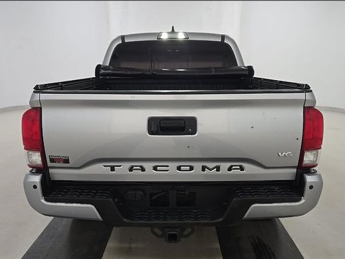 Used 2017 Toyota Tacoma TRD Sport w/ Premium & Technology Package AWD/4WD image 6