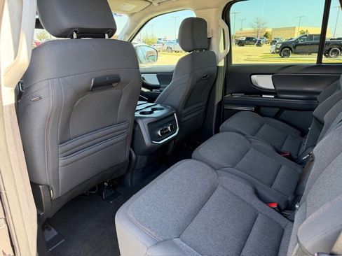 Used 2025 Ford Expedition Active image 21