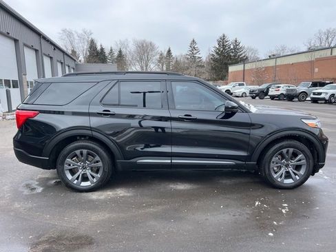 Used 2023 Ford Explorer XLT w/ Equipment Group 202A image 4