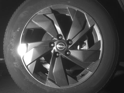 Used 2025 Nissan Rogue SV FWD image 13
