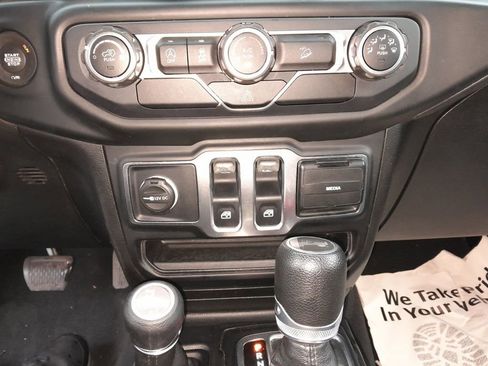 Used 2020 Jeep Wrangler Sport S image 22