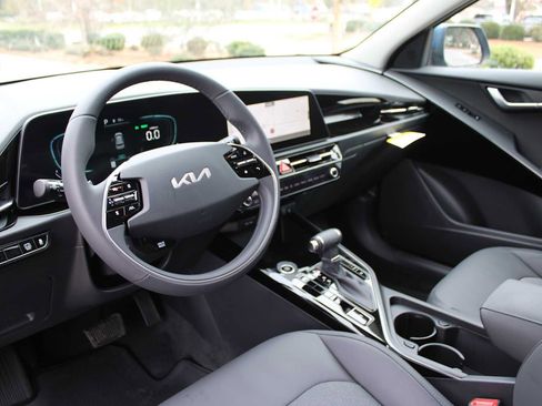 New 2025 Kia Niro EX image 20