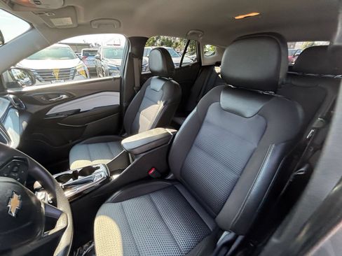 Used 2025 Chevrolet Trax LT FWD image 29